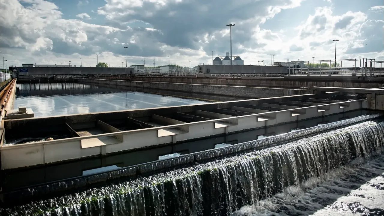 Industrial dosing of caustic soda in water treatment plant, highlighting sodium hydroxide's key role in pH control and alkaline purification for safe wastewater effluent