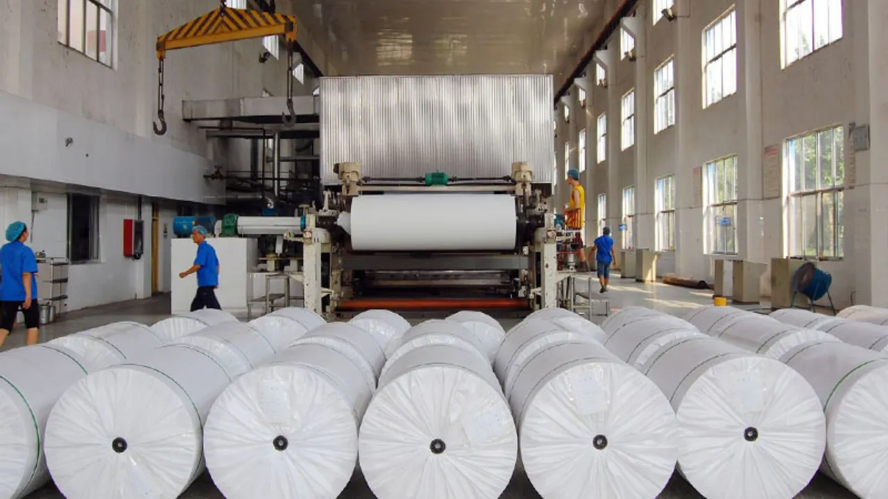 Soda ash in paper industry