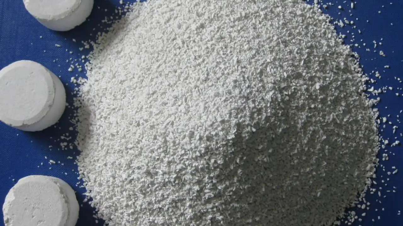 Industrial-grade Calcium Hypochlorite granules and tablets ready for export — reliable supplier of high-purity calcium hypochlorite for water treatment, pool sanitation, and disinfection applications.