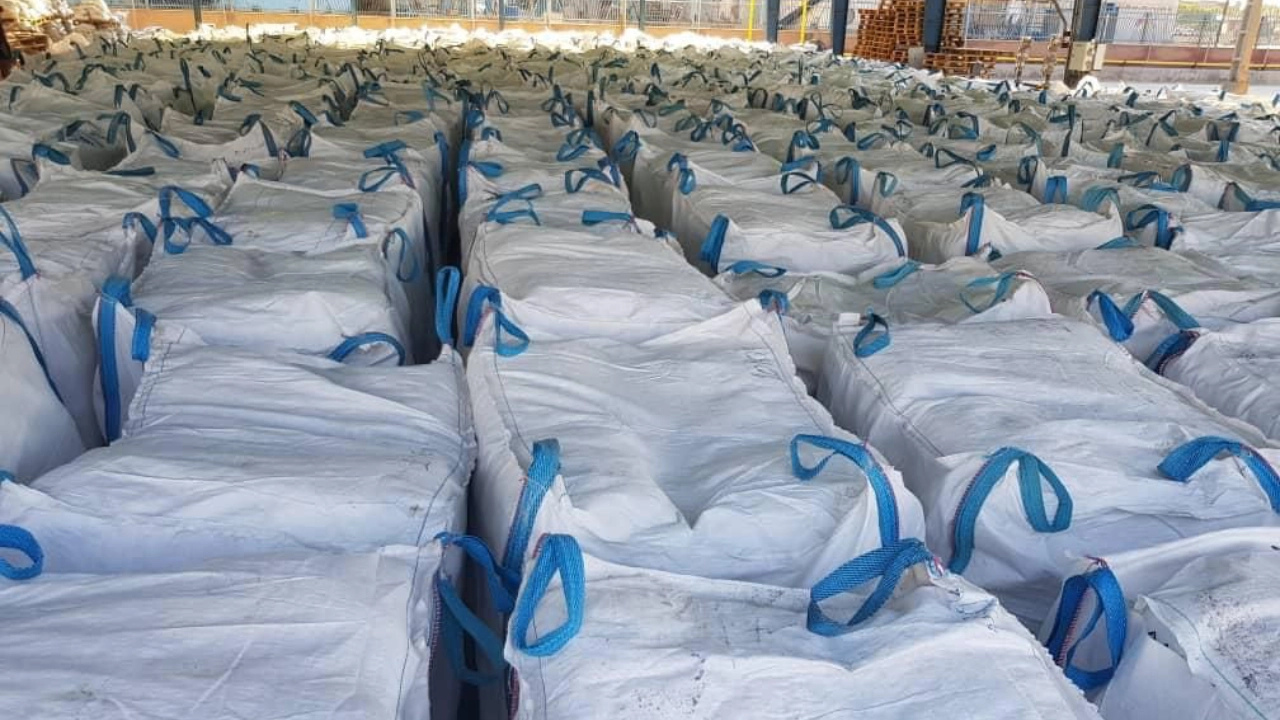 Caustic soda in Africa – high-purity NaOH for industrial applications in mining, textiles, oil refining, and water treatment.