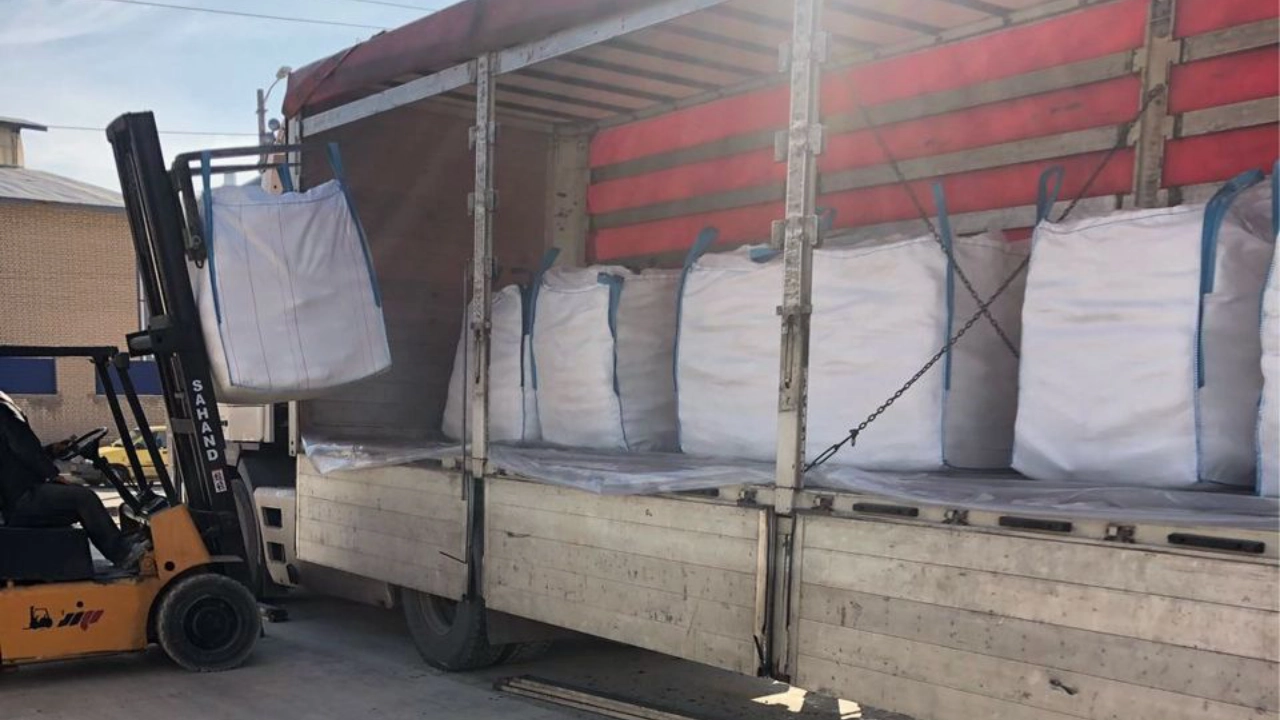 Premium caustic soda in Angola: Sodium hydroxide flakes and pearls for industrial applications from trusted supplier