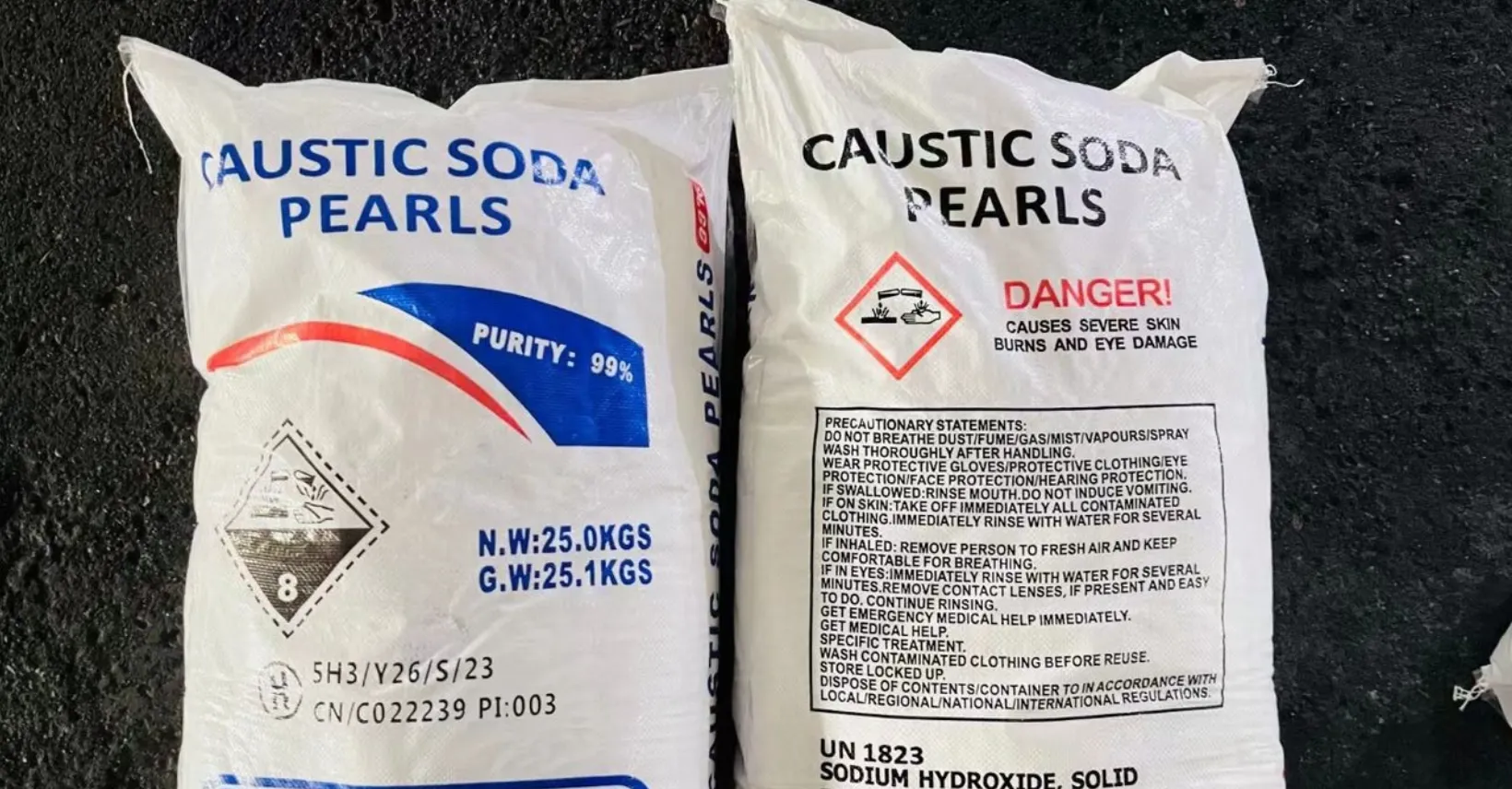 Caustic soda pearls (NaOH 99%): white spherical sodium hydroxide granules for bulk export